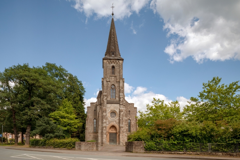 Außenansicht der katholischen Kirche St. Johannes Baptist in Bad Arolsen