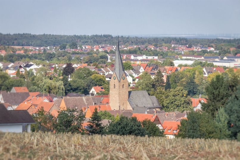 Ortsansicht mit Kirche Mengeringhausen